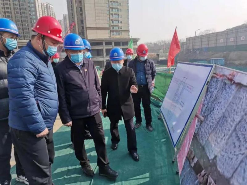 市委常委、市政府黨組成員魏建平調研左掖門(mén)游園停車(chē)場(chǎng)項目建設工作
